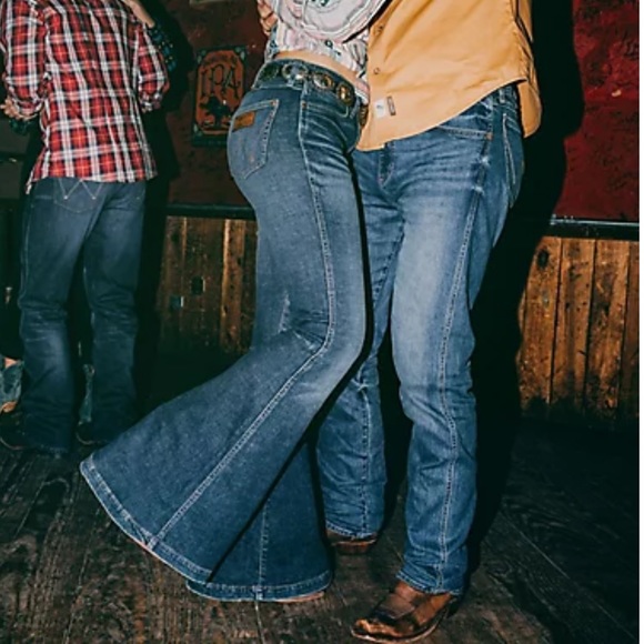 Wrangle Retro High Rise Flare - Picture 4 of 6